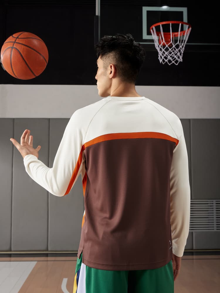 スポーツウェア メンズ バスケ練習用長袖パフォーマンスシャツ